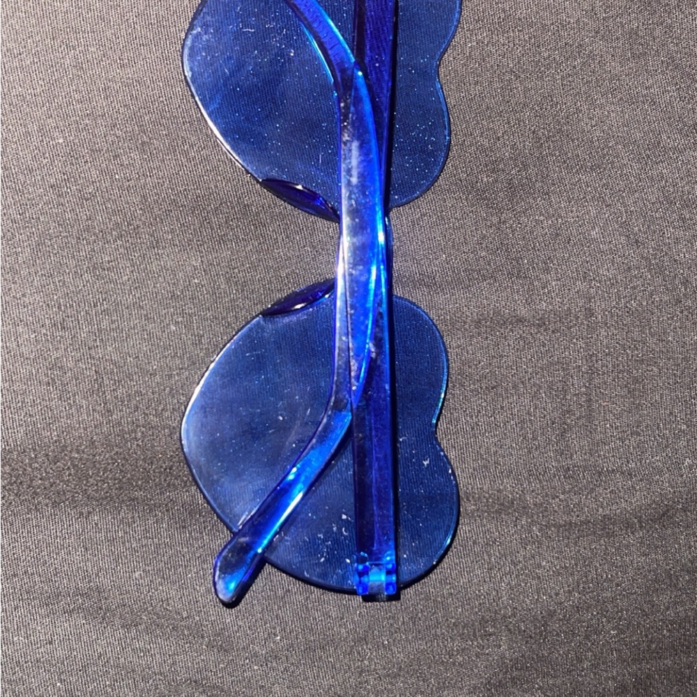Sunglasses 🕶️ 💙 - Picture 2 of 3